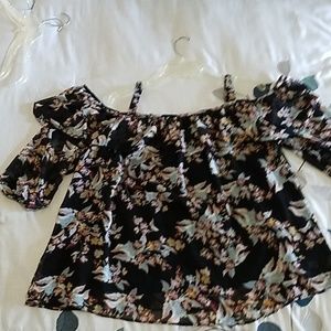 Reposh cold shoulder blouse. 1X